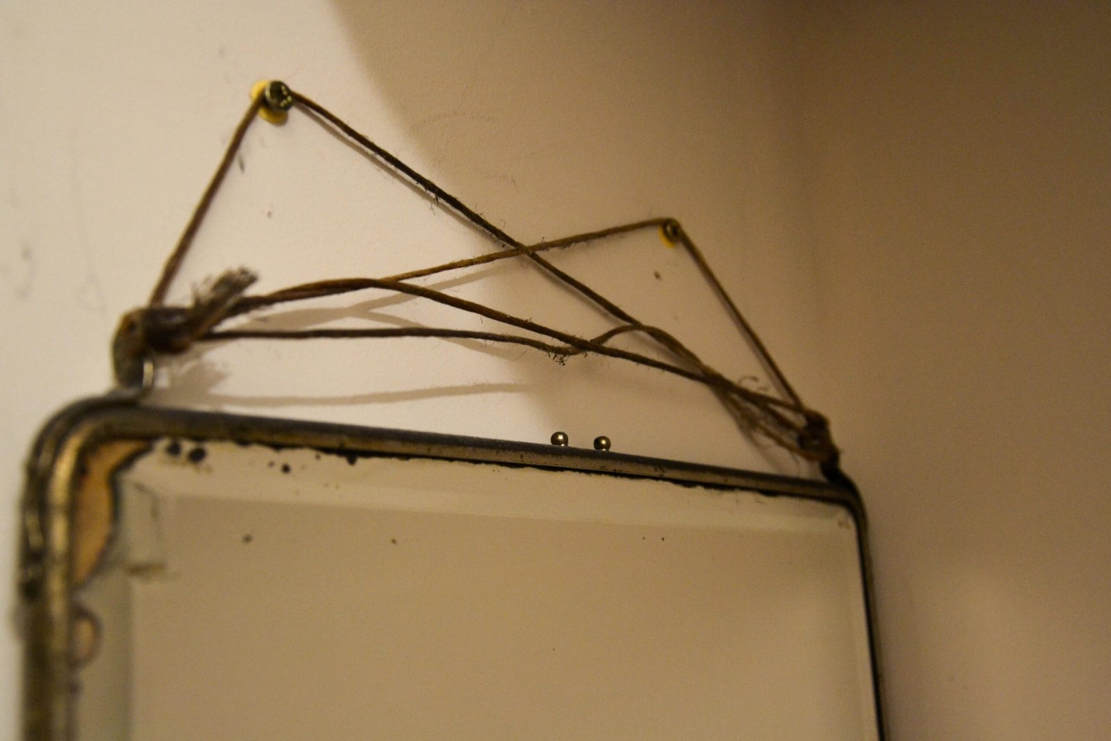 Cómo Colgar un Espejo Pesado: Guía Práctica y Atractiva