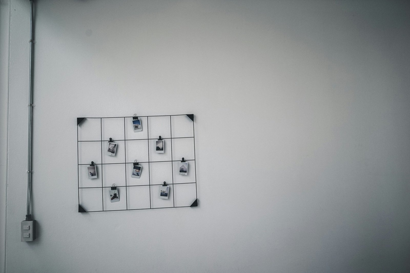 Cómo colgar cuadros sin taladro: Guía práctica y consejos útiles